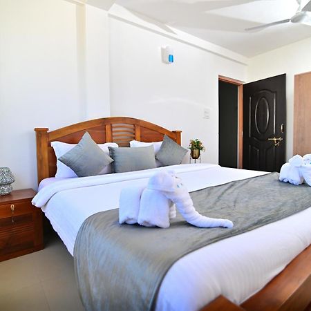 Q Lite Calangute Hotel Exterior photo